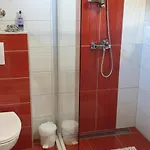 Kuca U Prirodi Li *