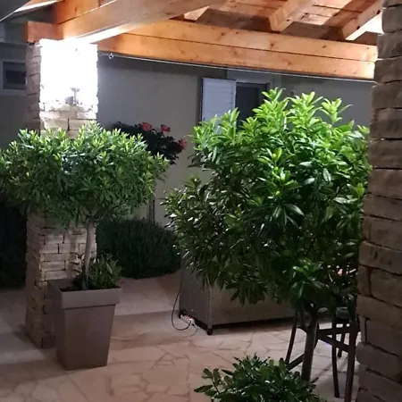 بيت للعطل Kuca U Prirodi Li