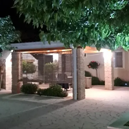 بيت للعطل Kuca U Prirodi Li *