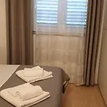 Kuca U Prirodi Li