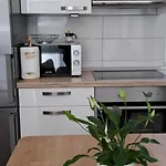 Kuca U Prirodi Li *