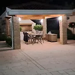 Kuca U Prirodi Li Feriehus Vrgorac