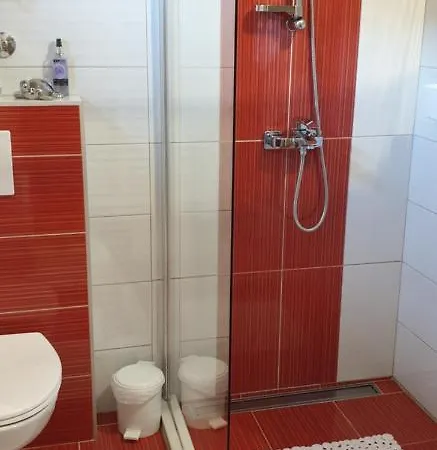 Kuca U Prirodi Li *