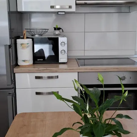 Kuca U Prirodi Li *