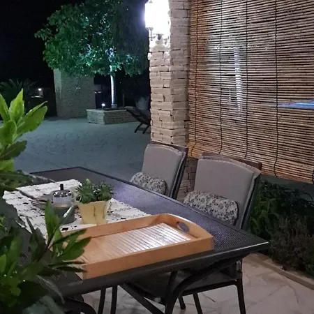 Kuca U Prirodi Li Holiday home *