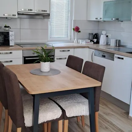Holiday home Kuca U Prirodi Li *