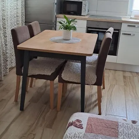 Holiday home Kuca U Prirodi Li