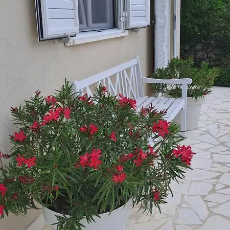 Kuca U Prirodi Li Holiday home *
