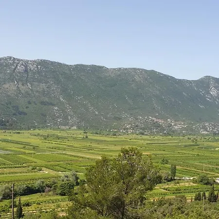 Holiday home Kuca U Prirodi Li